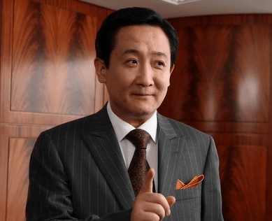 
2001年 梁左猝死家中 挚友王朔怒骂英达：比黄世仁还黄世仁“Jdb电子官网”(图2)