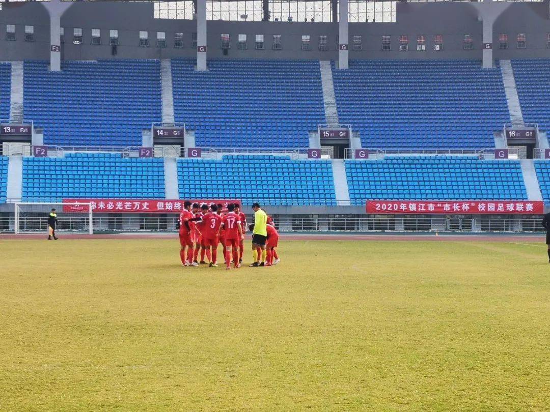 Jdb电子官网：
【镇中 · 喜报】我校男女足在“市长杯”校园足球联赛中双夺冠军(图2)