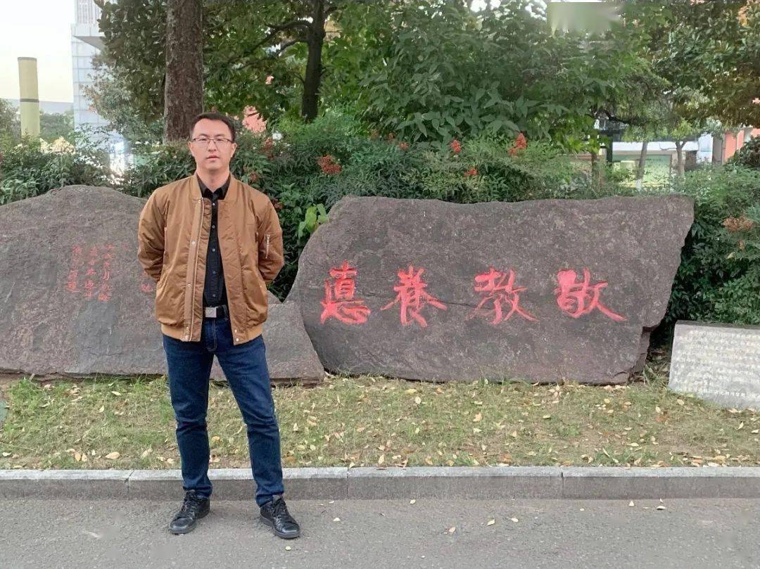 Jdb电子官网：
【镇中 · 喜报】我校男女足在“市长杯”校园足球联赛中双夺冠军(图14)