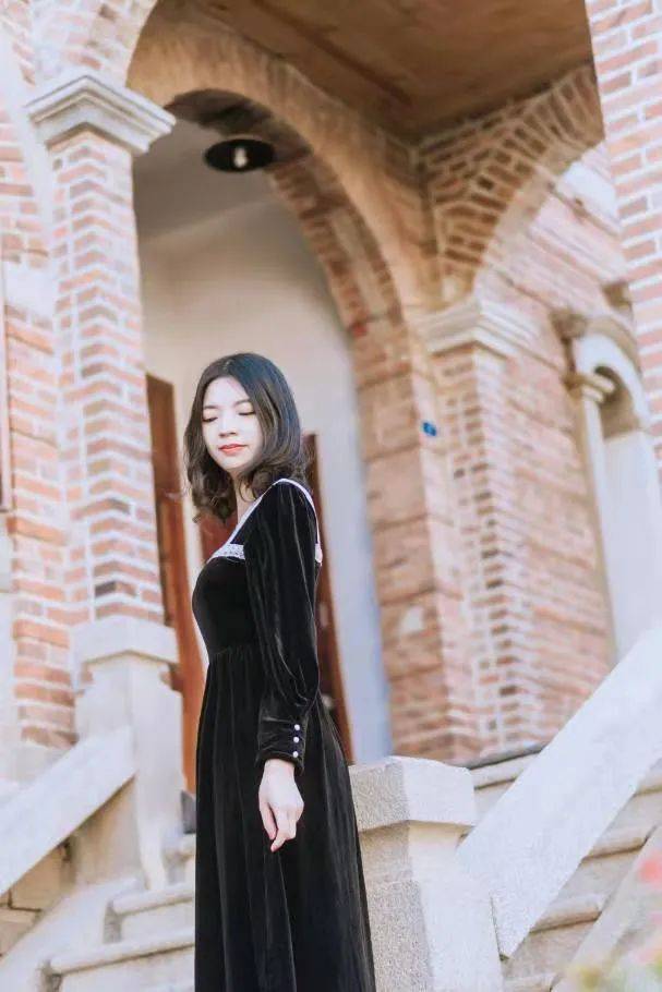 JDB官网入口：
「藤爱一生厦门只身」1995年 爱笑的银行小姐姐~(图2)